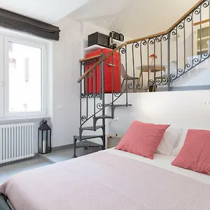 Quiet Pied A Terre With Terrace In Borgo Pio Appartamento Roma